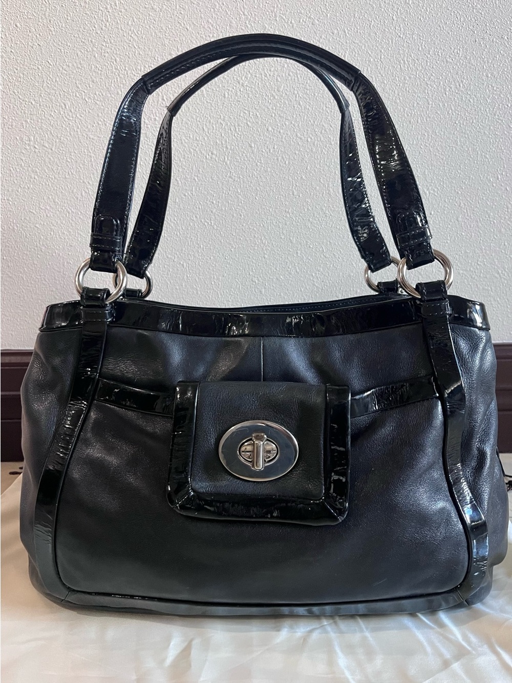 Coach Y2K vintage Black Leather Cricket Shoulder Bag with Turn-Lock Pocket